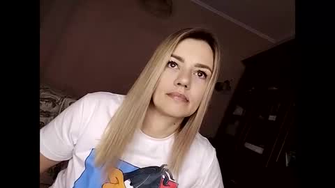 Snapshot of krisssexi chatting on 5, 3, 2025 KrissSexi online show from 5, 3, 2025