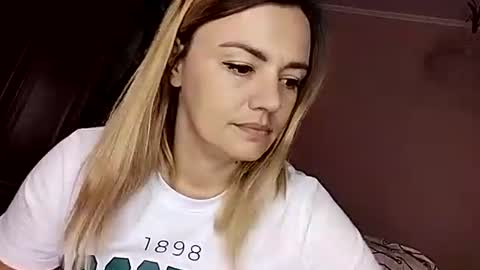 Snapshot of krisssexi chatting on 5, 10, 2025 KrissSexi online show from 5, 10, 2025