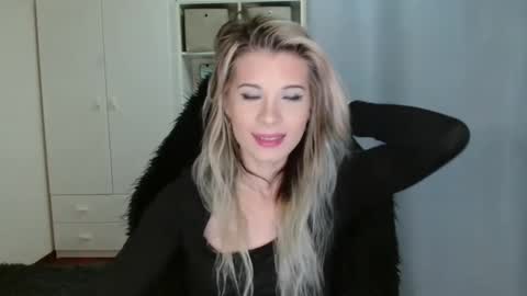 KristineAmore online show from 11, 11, 2025