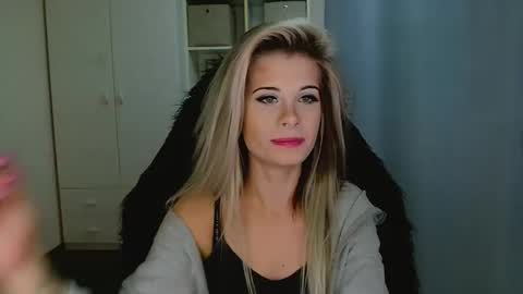 KristineAmore online show from 17, 11, 2025