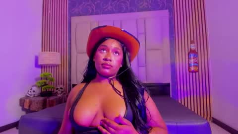 Snapshot of krixtybrown chatting on 27, 10, 2025 krixty online show from 27, 10, 2025