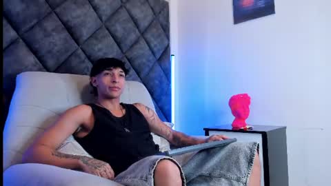 Snapshot of kroywave chatting on 8, 7, 2026 Kroy Wave Muscle Tattoos Latino online show from 8, 7, 2026