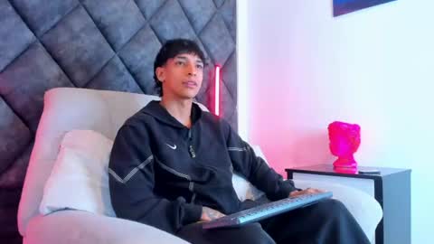 Snapshot of kroywave chatting on 19, 7, 2026 Kroy Wave Muscle Tattoos Latino online show from 19, 7, 2026