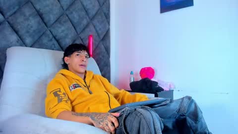 Snapshot of kroywave chatting on 28, 7, 2026 Kroy Wave Muscle Tattoos Latino online show from 28, 7, 2026
