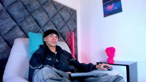 Snapshot of kroywave chatting on 4, 8, 2026 Kroy Wave Muscle Tattoos Latino online show from 4, 8, 2026