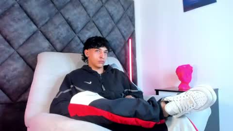 Snapshot of kroywave chatting on 6, 8, 2026 Kroy Wave Muscle Tattoos Latino online show from 6, 8, 2026