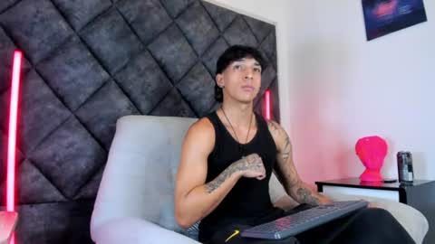 Snapshot of kroywave chatting on 7, 8, 2026 Kroy Wave Muscle Tattoos Latino online show from 7, 8, 2026