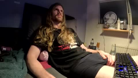 Snapshot of krullz123 chatting on 1, 12, 2025 Krullz online show from 1, 12, 2025