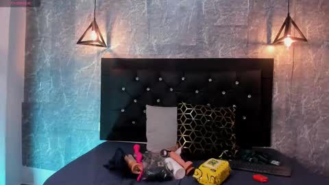 Kystal Taylor online show from 19, 11, 2025