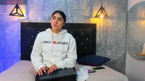 Kystal Taylor online show from 9, 1, 2026