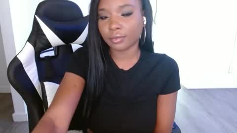 Snapshot of krystalblakexxx chatting on 29, 10, 2025 Krystal Blake online show from 29, 10, 2025