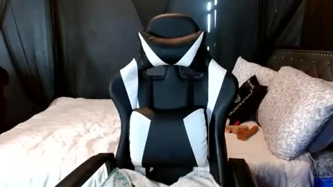 Snapshot of krystalblakexxx chatting on 15, 11, 2025 Krystal Blake online show from 15, 11, 2025