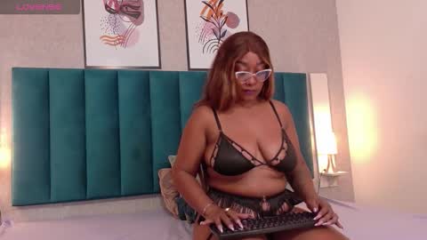 Snapshot of krystalross1 chatting on 17, 11, 2025 Krystal Ross online show from 17, 11, 2025