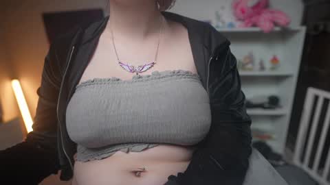 Snapshot of krystalsyxx chatting on 8, 2, 2025 Krystal Syx online show from 8, 2, 2025