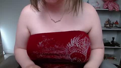 Snapshot of krystalsyxx chatting on 5, 7, 2026 Krystal Syx online show from 5, 7, 2026