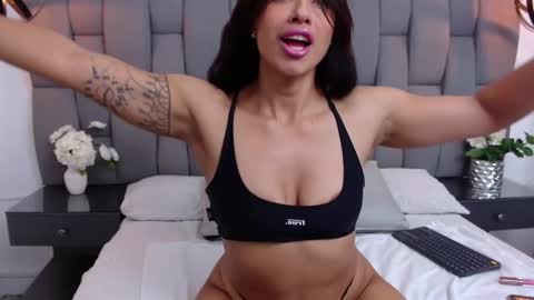 Snapshot of krystenfit chatting on 25, 2, 2025 kristenfit online show from 25, 2, 2025