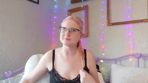Snapshot of kunzitegoddess chatting on 22, 3, 2026 Samantha online show from 22, 3, 2026
