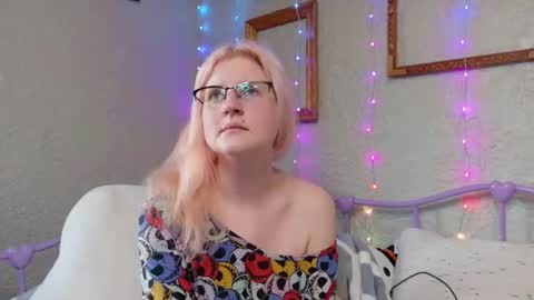 Snapshot of kunzitegoddess chatting on 24, 3, 2026 Samantha online show from 24, 3, 2026