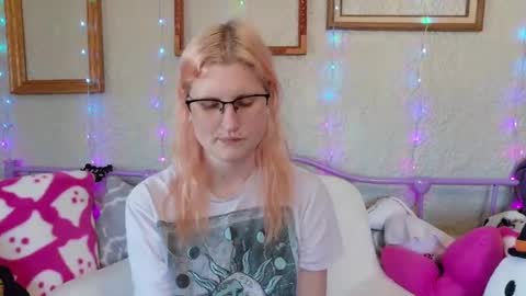 Snapshot of kunzitegoddess chatting on 19, 4, 2026 Samantha online show from 19, 4, 2026