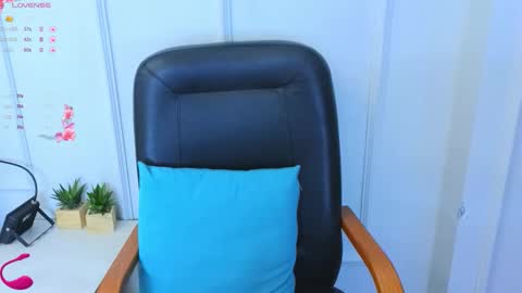 Snapshot of kuro_ren chatting on 13, 10, 2025 Ren online show from 13, 10, 2025