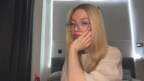 Bella and Alexandra online show from 12, 1, 2026