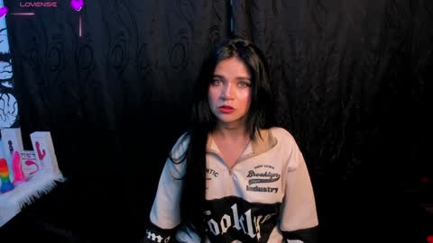 submissive demon Please help me to reach 500 thumbs up online show from 28, 12, 2024