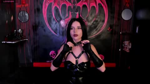 submissive demon Please help me to reach 500 thumbs up online show from 15, 5, 2026