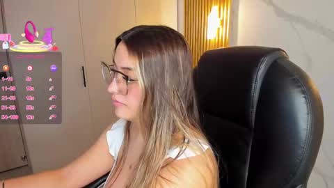 Snapshot of kylie_jones6 chatting on 25, 9, 2025 KYLIE online show from 25, 9, 2025