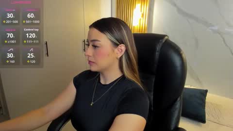 Snapshot of kylie_jones6 chatting on 7, 10, 2025 KYLIE online show from 7, 10, 2025