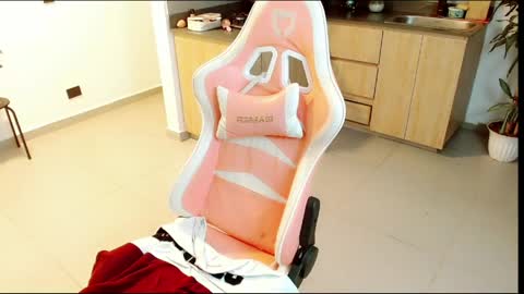 Snapshot of kyliequeenx chatting on 9, 5, 2026 KYLIE QUEEN online show from 9, 5, 2026
