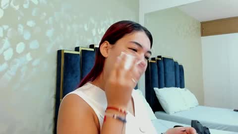 Snapshot of kyliiebaker chatting on 6, 4, 2026 Kylie online show from 6, 4, 2026