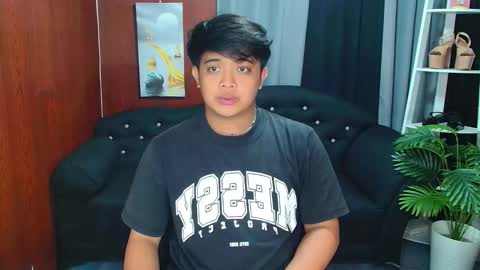 Snapshot of kyll_collins chatting on 6, 11, 2025 kyll_collins online show from 6, 11, 2025