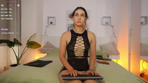 Snapshot of l1ttle_kiki chatting on 23, 7, 2026 Viktoria White online show from 23, 7, 2026