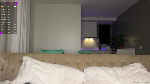 Julie online show from 8, 11, 2025