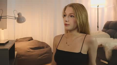 Snapshot of la_belle_ chatting on 8, 5, 2026 Alice online show from 8, 5, 2026