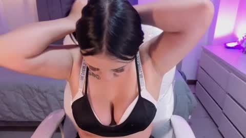 Snapshot of laara_croft chatting on 23, 4, 2026 L A R A online show from 23, 4, 2026