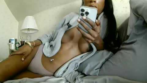 Snapshot of labellanicholexx chatting on 8, 6, 2026 Bella online show from 8, 6, 2026
