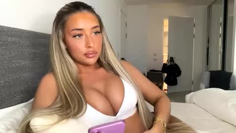 Snapshot of lacey_live chatting on 1, 5, 2026 Lacey online show from 1, 5, 2026