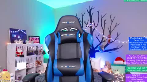 Lacey Bloom online show from 5, 12, 2025