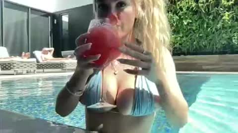 Snapshot of laceythomass chatting on 4, 11, 2025 Lacey Thomas online show from 4, 11, 2025