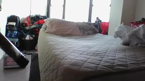 lachickadelbronx online show from 3, 1, 2025