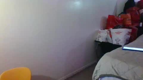 lachickadelbronx online show from 20, 2, 2025