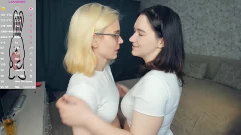 Snapshot of lacyedison chatting on 13, 5, 2026 Violet and Isabel online show from 13, 5, 2026
