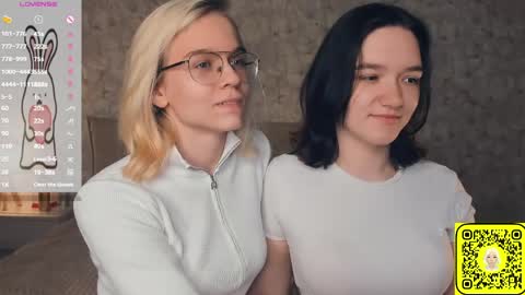 Snapshot of lacyedison chatting on 6, 6, 2026 Violet and Isabel online show from 6, 6, 2026