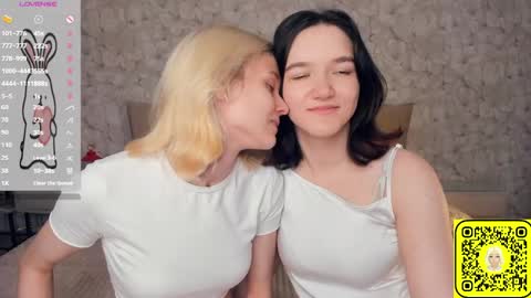 Snapshot of lacyedison chatting on 8, 6, 2026 Violet and Isabel online show from 8, 6, 2026