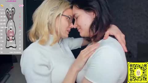Snapshot of lacyedison chatting on 14, 6, 2026 Violet and Isabel online show from 14, 6, 2026