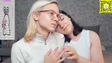Snapshot of lacyedison chatting on 27, 6, 2026 Violet and Isabel online show from 27, 6, 2026