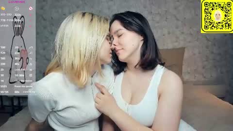 Snapshot of lacyedison chatting on 30, 6, 2026 Violet and Isabel online show from 30, 6, 2026