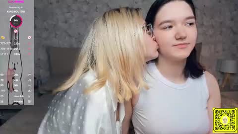 Snapshot of lacyedison chatting on 2, 7, 2026 Violet and Isabel online show from 2, 7, 2026