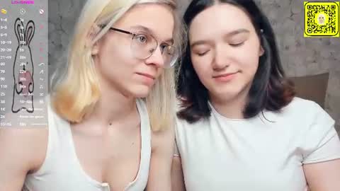 Snapshot of lacyedison chatting on 6, 7, 2026 Violet and Isabel online show from 6, 7, 2026